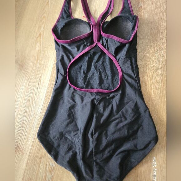 Speedo Women's One-Piece Swimsuit in Black and Dark Red - Picture 6 of 6